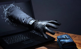 Poliția avertizează despre scheme frauduloase online