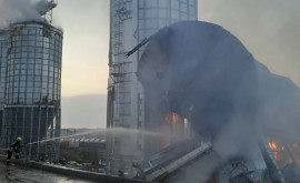 Тушение пожара в порту Джурджулешты продолжается 