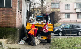 Un bărbat din Chișinău șia umplut apartamentul cu gunoi Ce a urmat