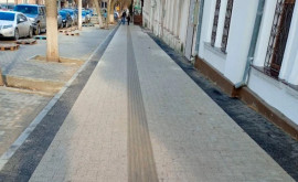 Продолжается ремонт тротуаров в историческом центре столицы