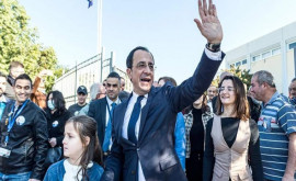 Conservatorul Nikos Christodoulides a cîştigat alegerile prezidenţiale în Cipru