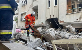 Молдавские спасатели проводят поисковые работы в пострадавших от землетрясения районах Турции
