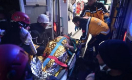 Trei femei şi doi copii au fost scoşi dintre dărîmături în Turcia Apare un nou pericol