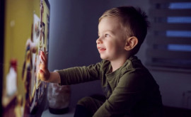 Pediatru Pînă la 2 ani copiii categoric nu trebuie să stea în fața gadgeturilor