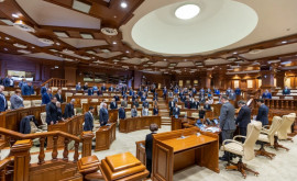 Ședința parlamentului a început cu un minut de reculegere