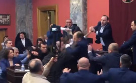 Deputații din Parlamentul Georgiei sau luat la bătaie