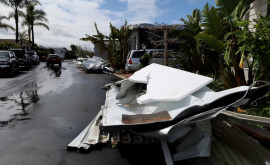 Tornadă în California acoperişuri smulse geamuri sparte şi maşini distruse 