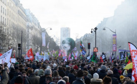 Во Франции не прекращаются протесты Протестующие требуют отставки правительства и президента