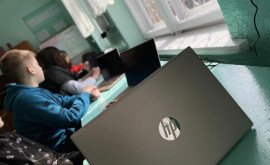Liceul din Zăicani a primit o donație de 15 laptopuri