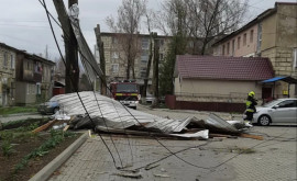 Vreme rea în sudul Moldovei Vîntul a smuls acoperișurile caselor și a avariat mai multe mașini