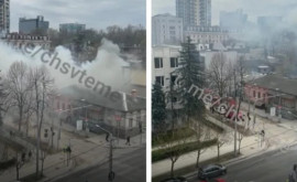 Fum dens în Chișinău La fața locului sau deplasat pompierii