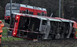 В Швейцарии два поезда сошли с рельсов