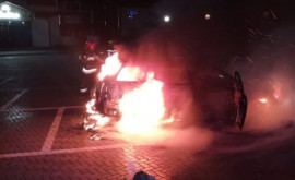 Două automobile au luat foc în noaptea Învierii în Moldova