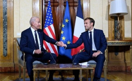 Macron luat la întrebări de Biden despre vizita sa în China
