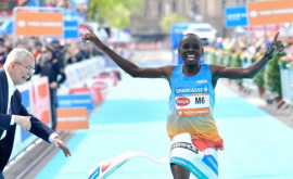 Kenyanul Samwel Mailu a cîştigat maratonul de la Viena cu un nou record