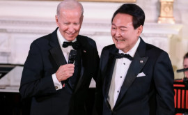 Președintele Coreei de Sud a cîntat pentru Joe Biden