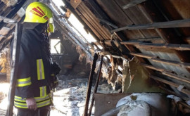 Пожар в Бельцах пламя охватило жилой дом