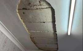 В столице на студентку с потолка упал кусок штукатурки 