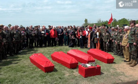 La Șerpeni de Ziua Victoriei a avut loc o ceremonie de înmormîntare 