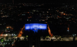 9 мая здание Парламента Республики Молдова подсветили в цвета флага ЕС 