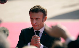 La Dunkerque Macron a fost întîmpinat de un protest cu cratițe goale