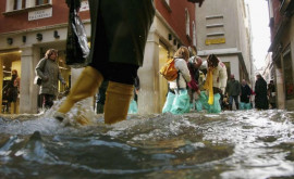 Nordul Italiei sub apă mii de oameni evacuați