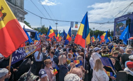 Какие политические лидеры были замечены на собрании Европейская Молдова
