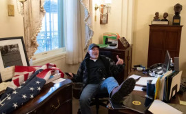 Bărbatul care șia pus picioarele pe biroul președintelui Camerei SUA condamnat
