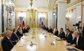 Алиев поблагодарил Путина за усилия по нормализации отношений Азербайджана и Армении