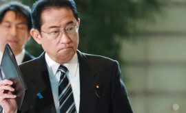 Premierul Japoniei își demite fiul din funcția de secretar 