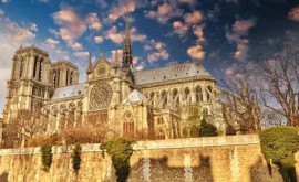 Acoperișul ars al Notre Dame este restaurat cu ajutorul tehnicilor medievale