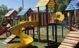 Cu ocazia Zilei Copilului la Rîșcani a fost inaugurat un teren de joacă
