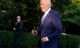 Joe Biden glumește pe seama căzăturii sale Reacția a lui Donald Trump 