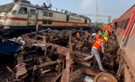 Власти назвали причину крушения поездов в Индии