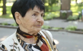  Medicul Teodora Rotaru în vîrstă de 93 de ani apreciată cu medalia Meritul Civic