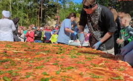 Demnă de Cartea Recordurilor În Belarus a fost coaptă o pizza uriașă