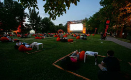 În două parcuri din Chișinău vor fi difuzate filme în aer liber