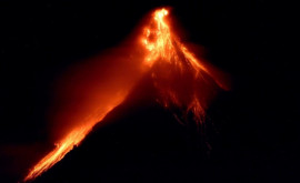 Cel mai activ vulcan din Filipine a erupt violent