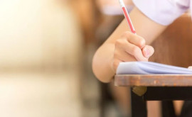 Absolvenții de liceu susțin examenul de bacalaureat la disciplina de profil