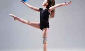 7летняя девочка с ампутированной ногой завоевала золото в соревнованиях по гимнастике 