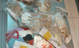 Bijuterii și haine de contrabandă găsite la un pasager de pe ruta aeriană ErevanChișinău