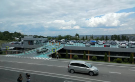Mașinile ucrainenilor au umplut parcarea de la Aeroportul Chișinău Reacția AIC