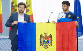 Флаг Республики Молдова передан спортсменам которые примут участие во Всемирной Универсиаде 2023 года