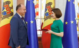 Maia Sandu ia acordat unui oficial român Ordinul de Onoare