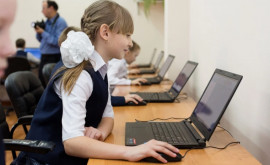 Elevii vor primi calculatoare noi pentru studii