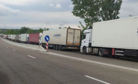 Водители грузовиков стоят в очереди в Джурджулештском порту и на границе 