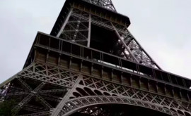 Turnul Eiffel a fost evacuat şi închis publicului