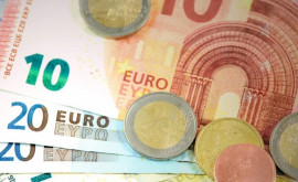 Fără niciun ban în cont clienții unei bănci au putut să retragă pînă la 1000 de euro de la bancomat 