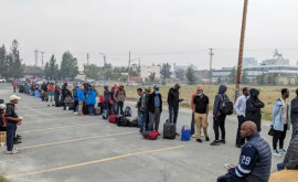 Эвакуированные из Йеллоунайфа жители не смогли сесть в переполненные самолеты 