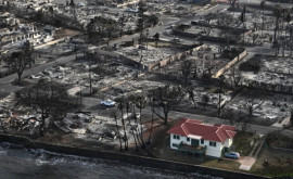Mister nedeslușit O casă din Lahaina Hawaii a rezistat flăcărilor cînd totul în jurul ei a fost distrus 